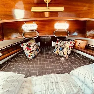 https://vintage-classic-70s-boat.catalonia-hotels.com